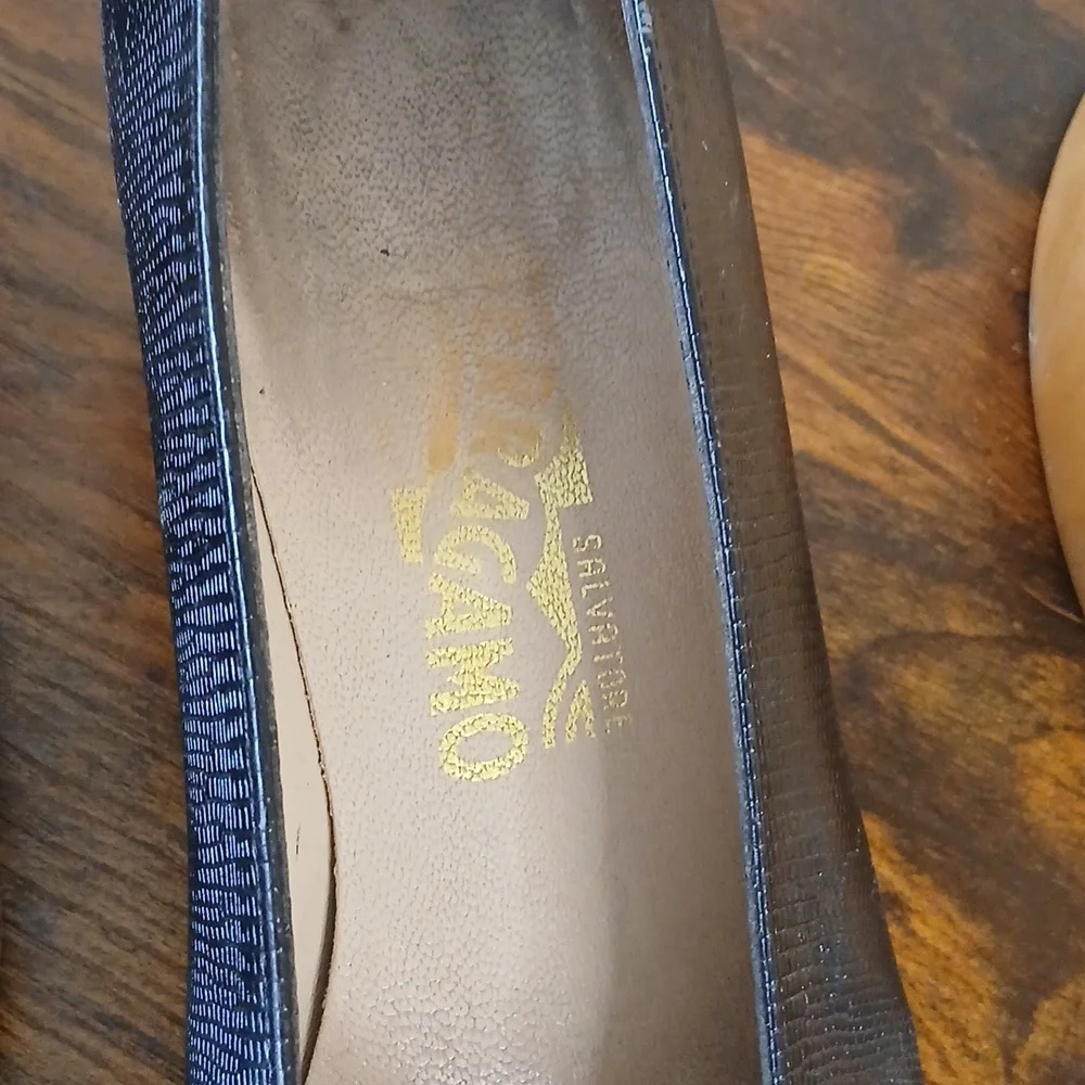 Salvatore Ferragamo Italian leather black kitten heels DE31175149 women's size8B - Picture 4 of 7